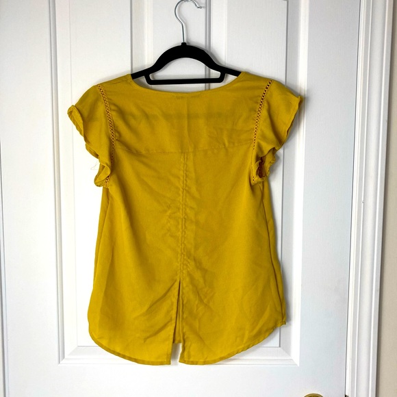 ☀️HOST PICK!☀️Haute Monde Yellow Flutter Sleeve Blouse - Picture 2 of 6